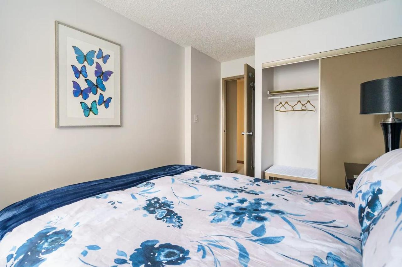 Entire Condo Downtown, Walk To Bmo & Stampede, Parking, 1,5 Hrs To Banff カルガリー エクステリア 写真